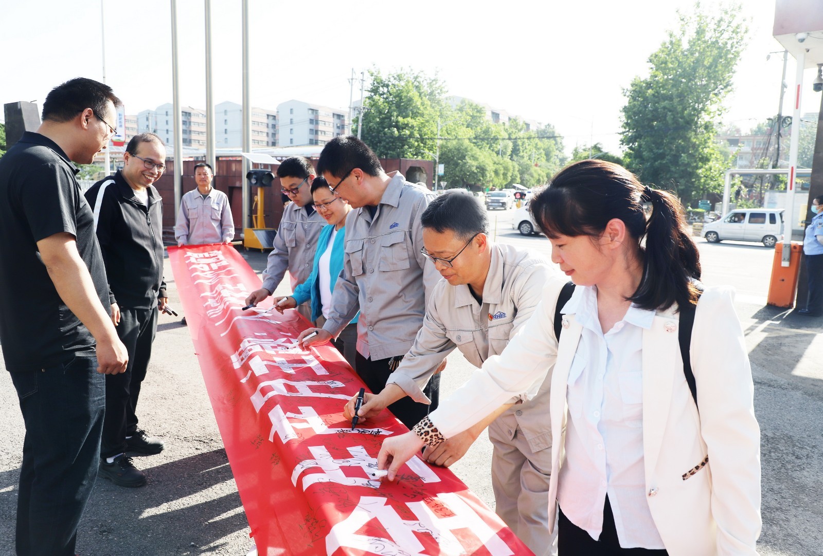 安陽園區(qū)開展 “安全生產(chǎn)月”主題簽名活動(dòng)2_調(diào)整大小